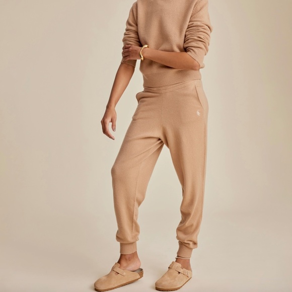 SPORTY & RICH - 100% Cashmere Joggers in Camel - MSRP - $300 -  BNWT - Picture 1 of 5